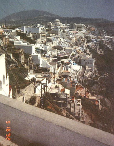 santorini03.jpg (106477 bytes)
